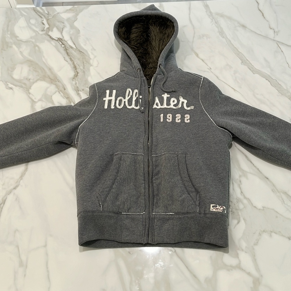 Throwback Hollister Fur Zip-Up - Men’s Large